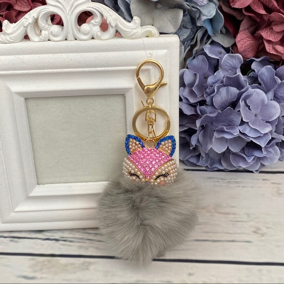Crystal & Pearl Fox Gray Pom Pom Keychain - Picture 4 of 14